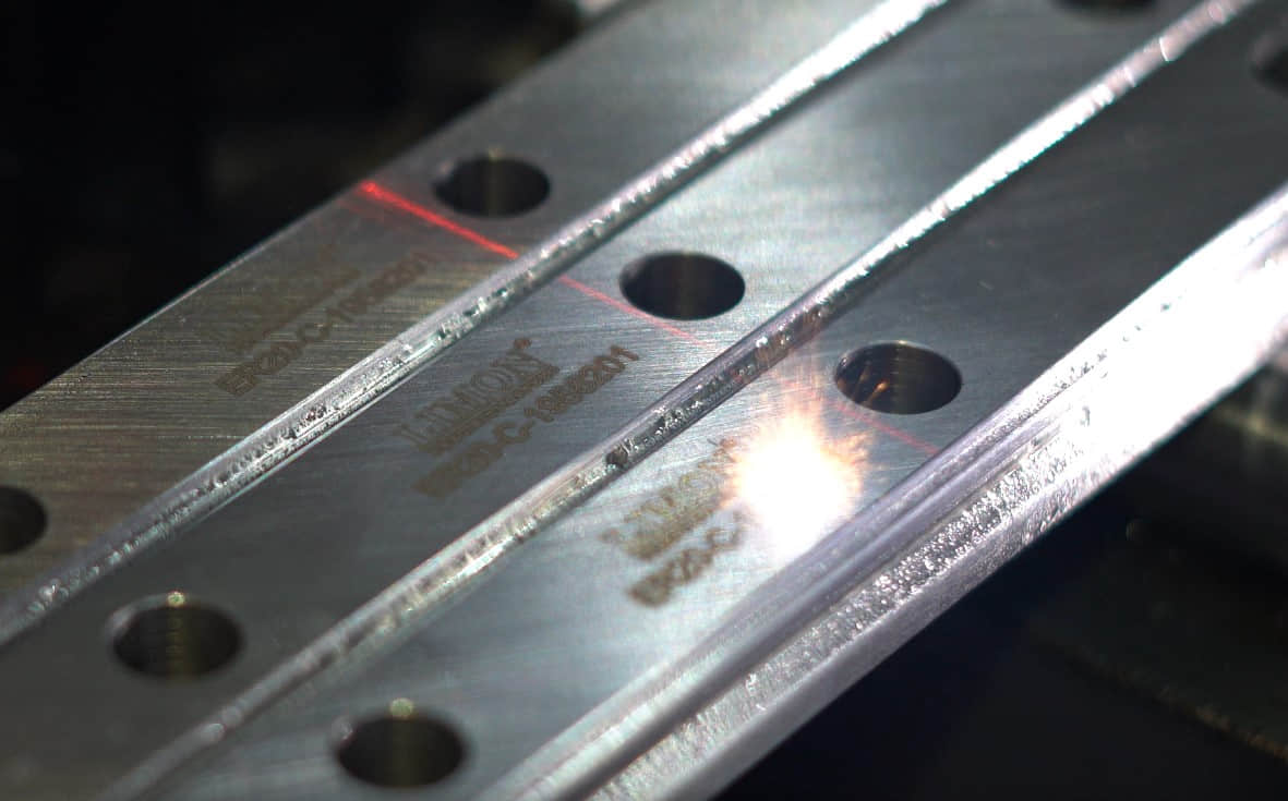 How is the precision grade of linear guideways divided？